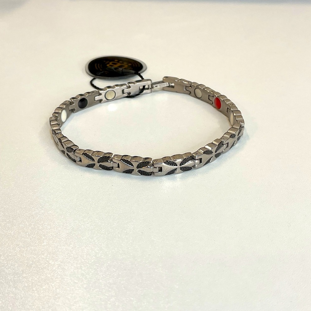 NWT Flymoor Silver & Black UltraBand USA Magnetic Health Bracelet